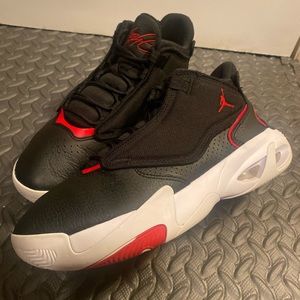 Air Jordan Max Aura 4 Bred Black size 10.5 woens basketball shoes